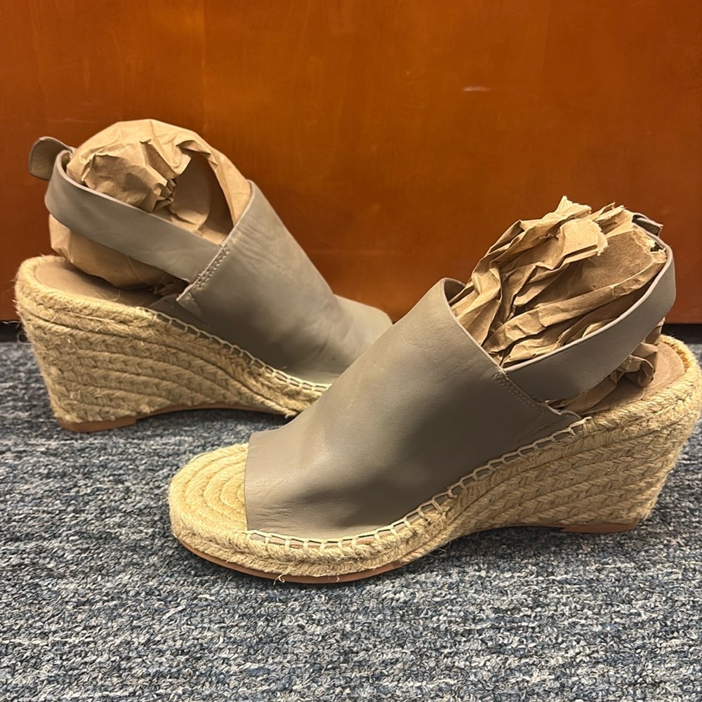 CASLON Taupe/Gray Slingback Leather Wedge Sandals, Size 4 1/2
